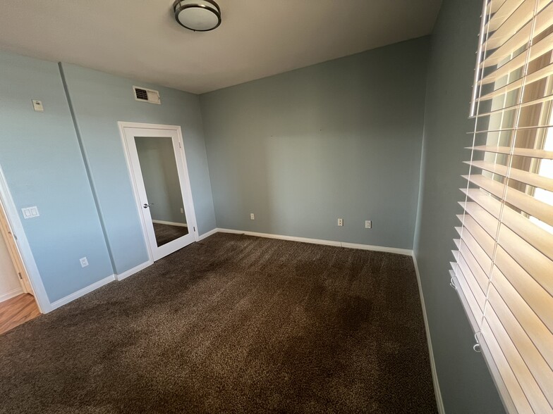 Building Photo - 3887 Pell Pl