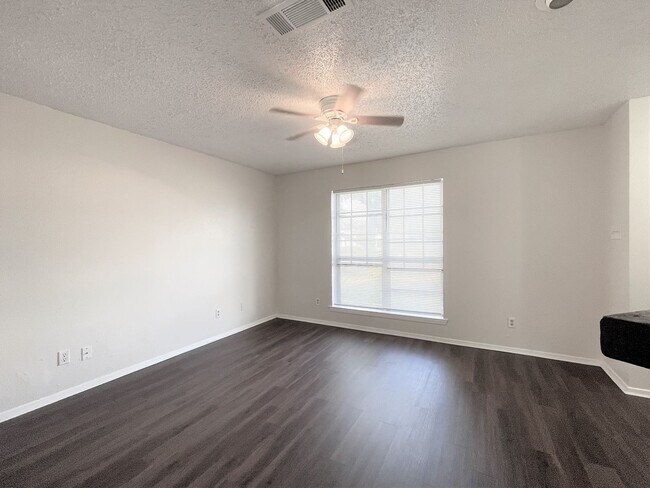 Building Photo - Charming 2 Bedroom in Garland