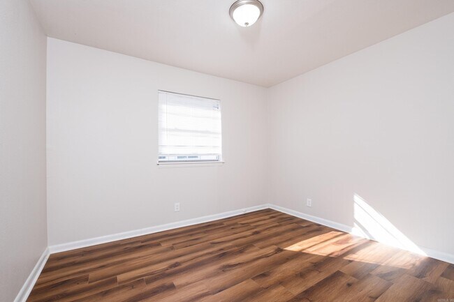 Building Photo - 1101 W Charles Bussey Ave