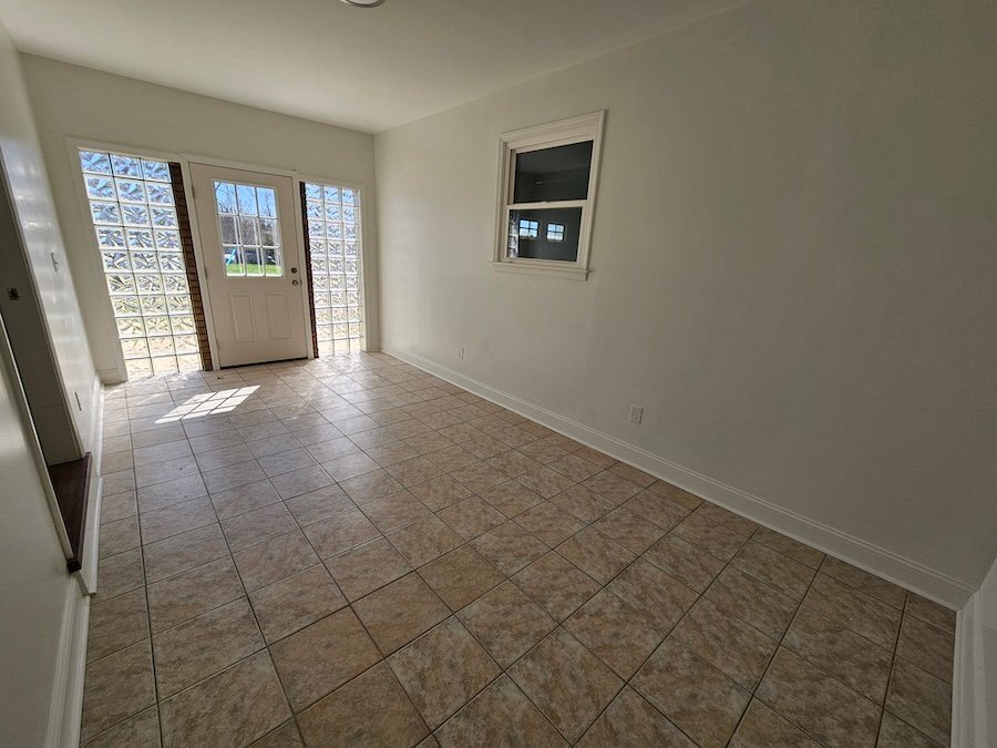 Building Photo - 61 Edwards Ave