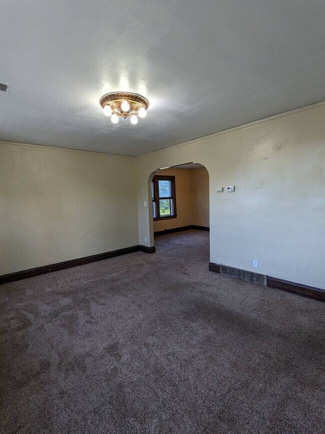 Building Photo - 6507-A W Fairview Ave