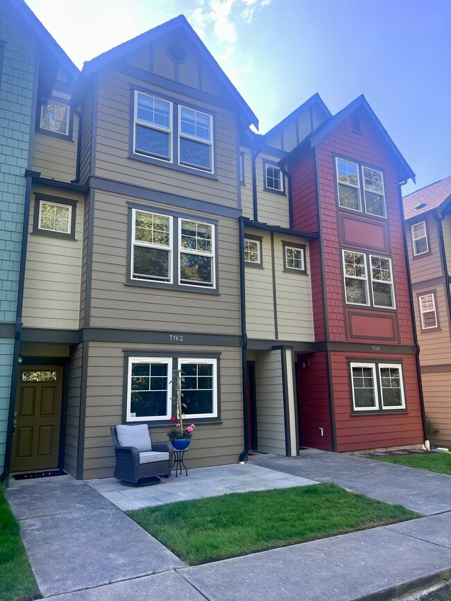 Building Photo - 7162 Shinkle Pl SW