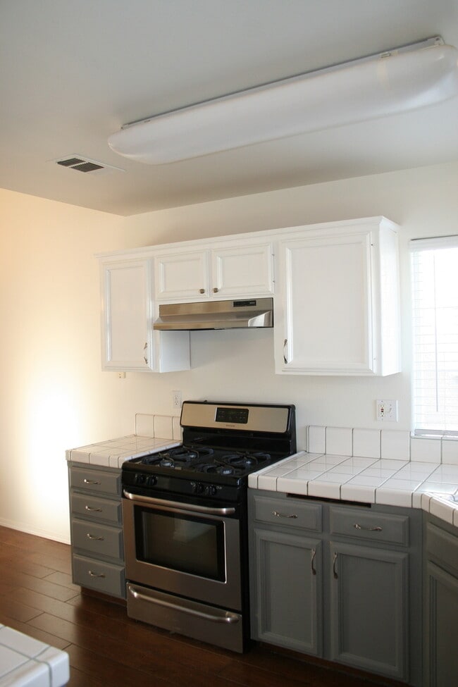 Building Photo - 703 Markham Way