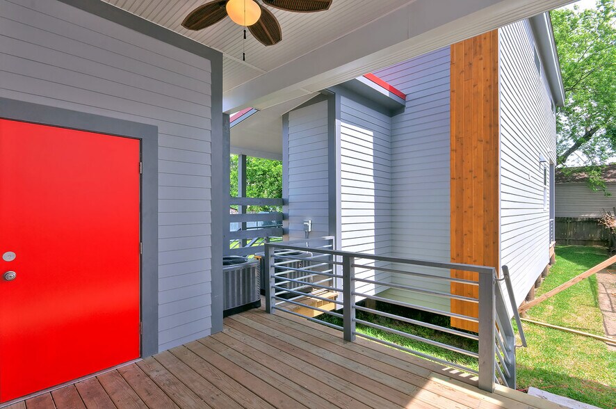 Rear Deck - 3205 Gravier Street