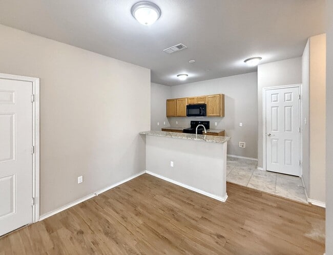 Building Photo - Stylish 3-Bedroom, No-Carpet Living with Flexible Move-In Terms in Princeton, TX