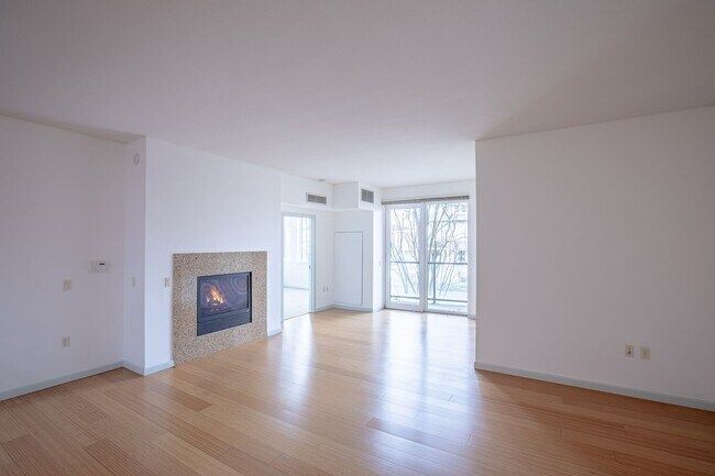 Building Photo - Sweet + secure 1/1 condo with parking, extra storage room + AC available now!