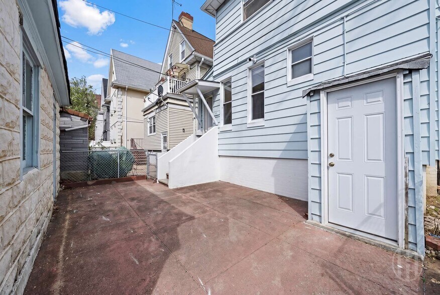 Building Photo - 222 Albemarle Rd