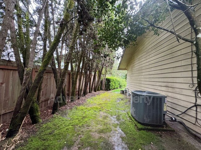 Building Photo - 2350 NW Green Cir