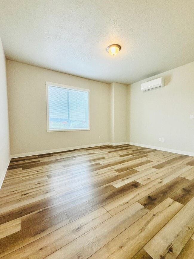 Building Photo - 2418 Leonard Ln