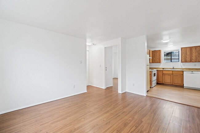 Building Photo - 503 Houser Way S