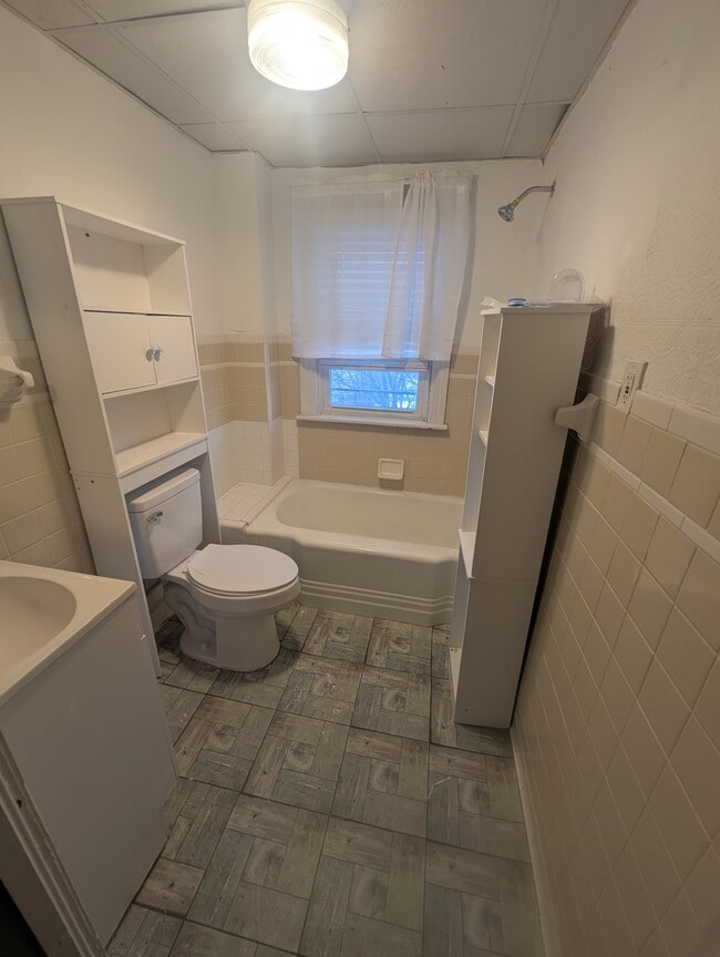 Building Photo - 216 Hager St