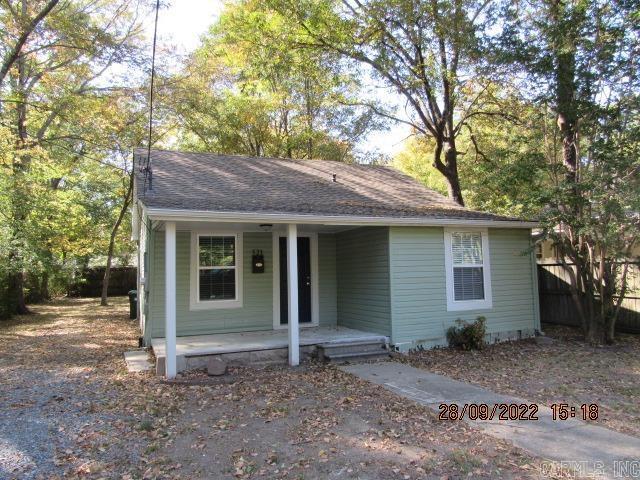 Primary Photo - 521 Grove St