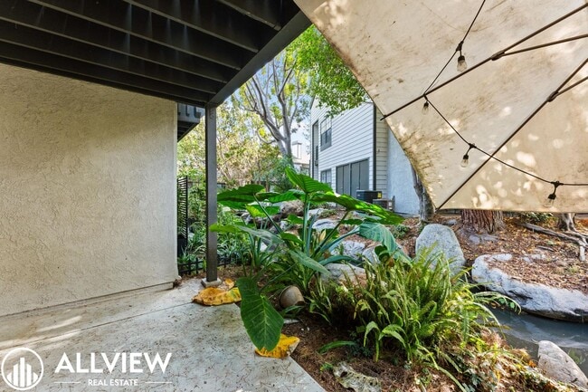 Building Photo - Beautifully Renovated 2-Bed, 2-Bath Home in a Gated Community!