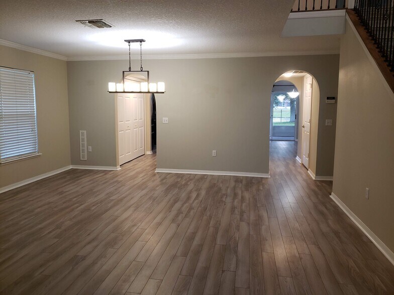 Building Photo - 76550 Longleaf Loop