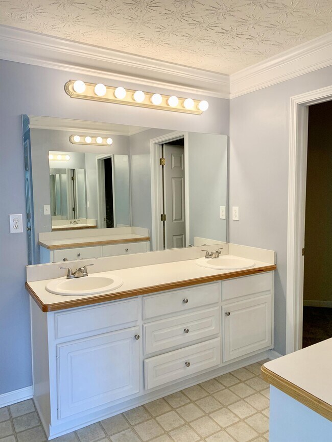 Building Photo - 4442 Keenly Valley Dr NE