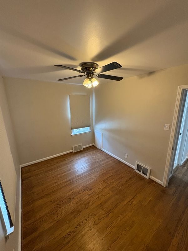 Building Photo - 3014 N Vermont Ave