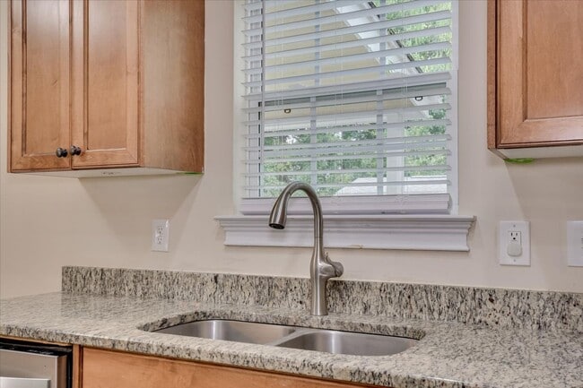 Building Photo - 716 Gallaway Ln