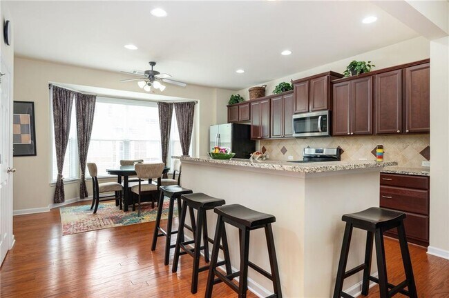 Building Photo - 4306 Laurel Creek Ct SE