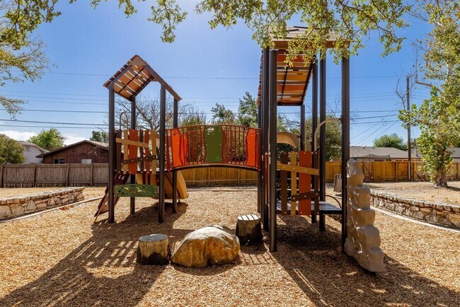 Building Photo - 2304 Silver Spur Dr