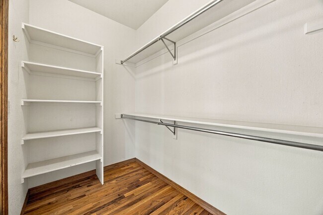 Building Photo - 1075 Yank St