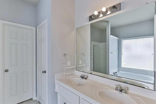 Building Photo - 13002 Misty Bay Ln