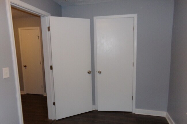 Building Photo - 229 E Southern Heights Ave