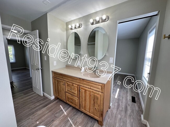 Building Photo - Updated 3 Bed home on cul-de-sac