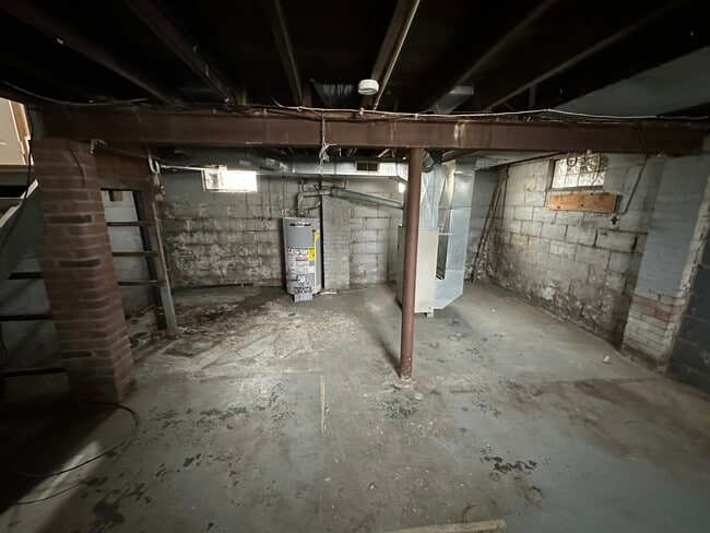 Building Photo - 1617 Spring Ave NE