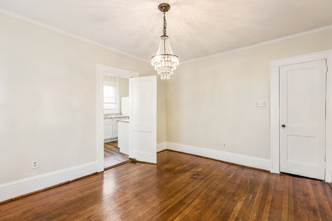 Building Photo - 2 Bed, 1 Bath Townhome in Haymount