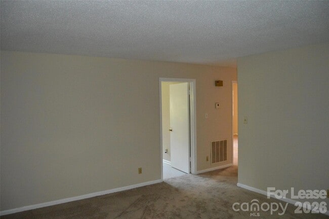 Building Photo - 221 Kelly St