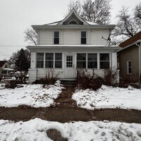 Building Photo - Brad's Palooza