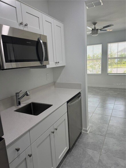 Building Photo - 553 Turtle Ln