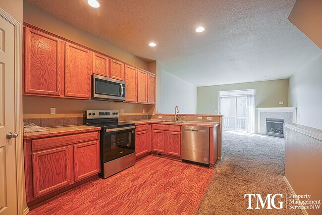 Building Photo - 1495 NE Lockheart Ln