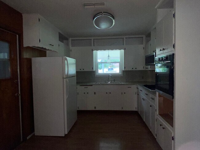 Building Photo - 2710 S 55th St Terrace