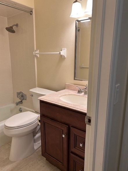 Building Photo - 210 Magnolia Rd