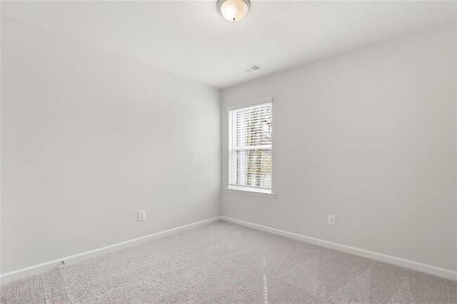 Building Photo - 204 Flier Dr