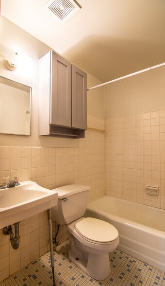 bathroom - 117 Mississippi Pl