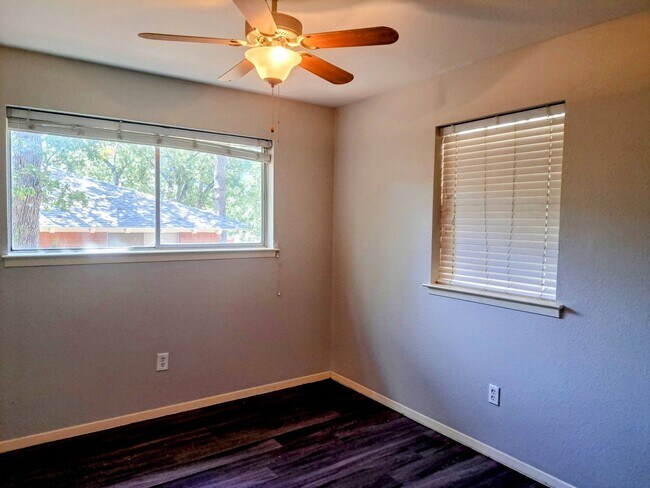 Building Photo - 56041 Glenwick Ln