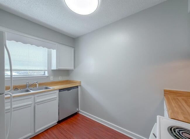 Building Photo - 3294 Nekoma Ln