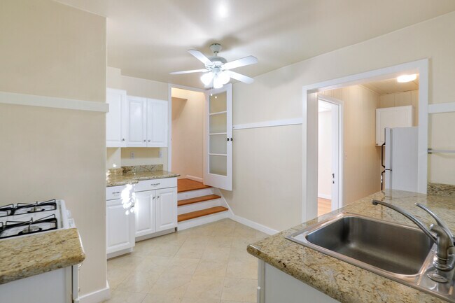 Kitchen - 9 Alta Ave