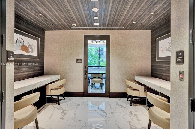 Building Photo - 301 Altara Ave