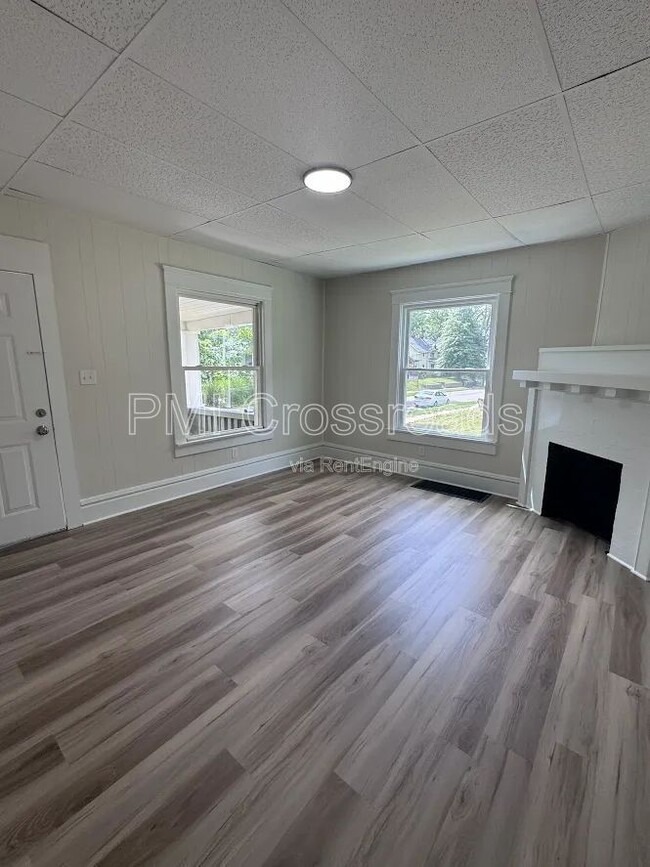 Building Photo - 472 Sumner St
