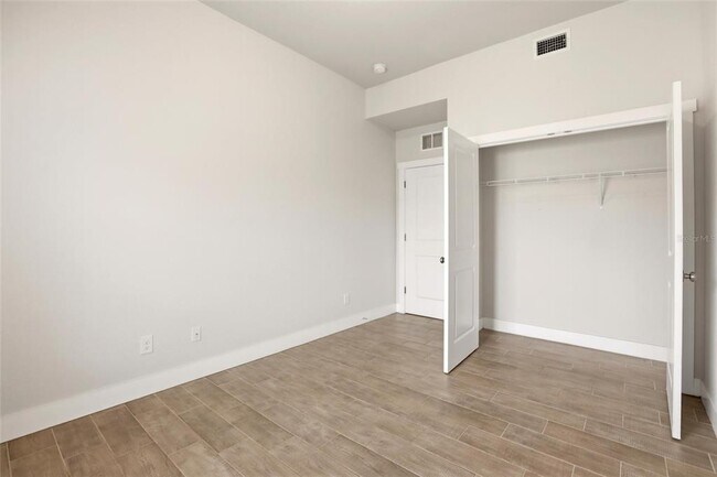 Building Photo - 870 Columbia St