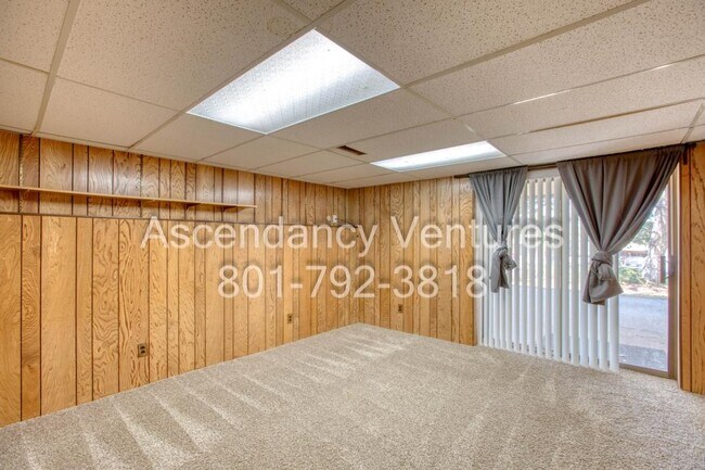Building Photo - 706 Buzianis Way