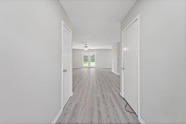 Building Photo - 17043 Macleish Dr