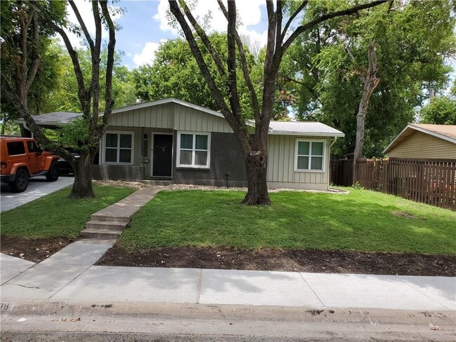 Building Photo - 1408 Broadmoor Dr