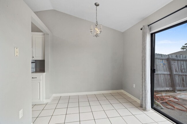 Building Photo - Duplex for rent!