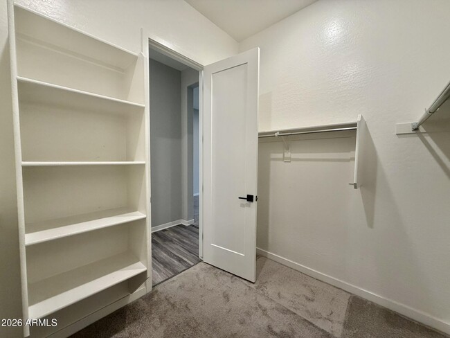 Building Photo - 10151 E Thunderbolt Ave