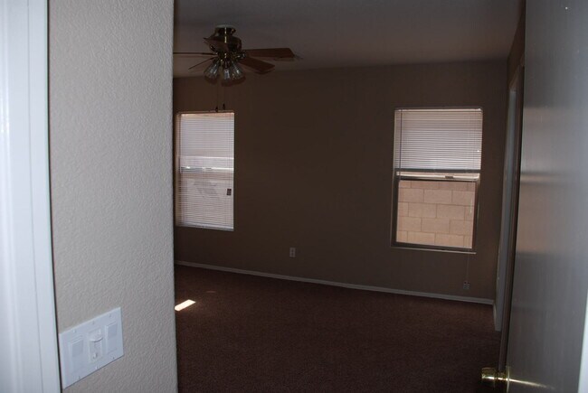 Building Photo - Beautiful Tolleson Home