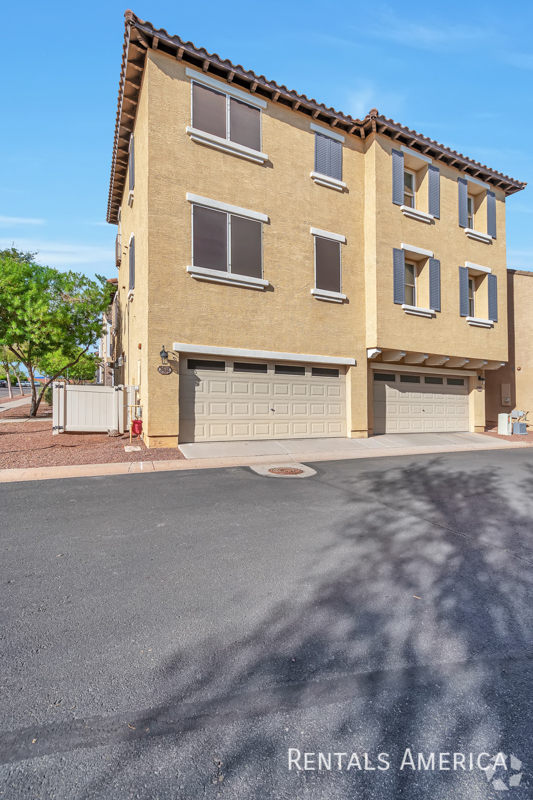 Building Photo - Beautiful Cooley Station home